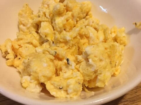 チーズ風味の炒り卵